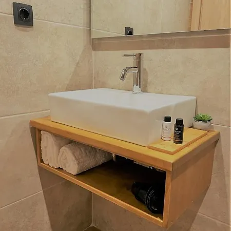 Athilia Apartahotel Nikiana